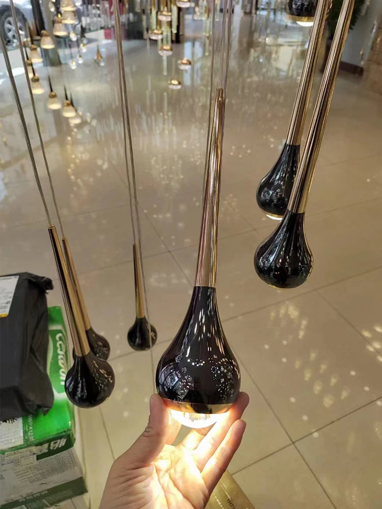 LED-Treppenhaus-Pendelleuchte – Schwarz und Gold