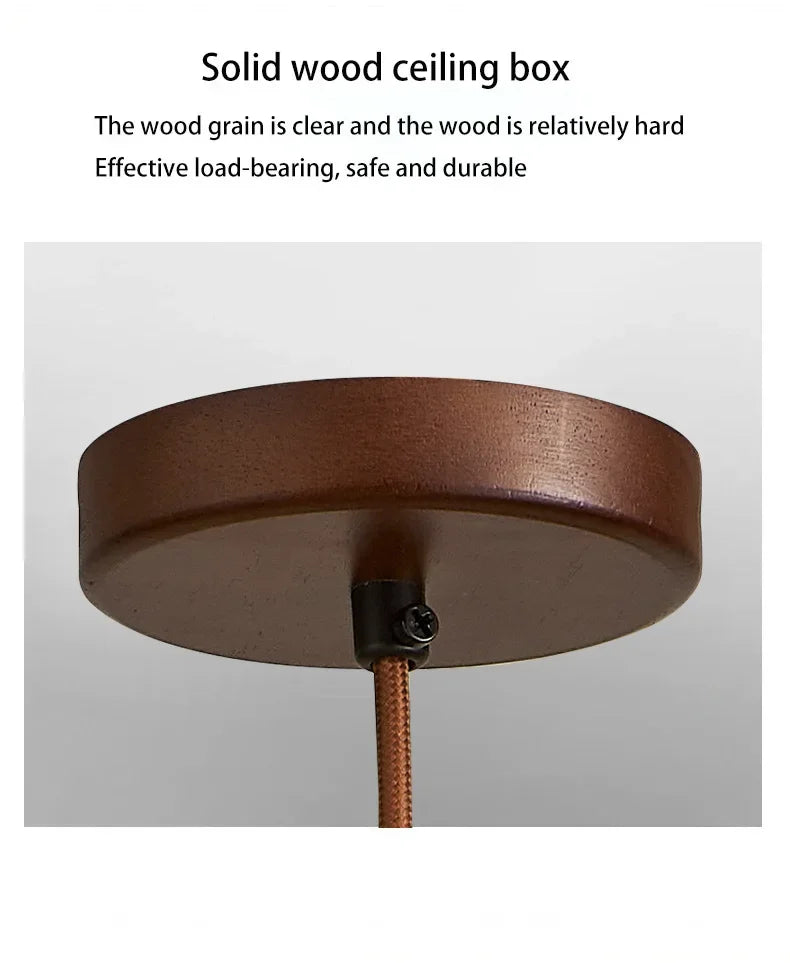 Rustikale Pendelleuchte aus Holz und Stein – Kronleuchter im mittelalterlichen Bauhaus-Stil