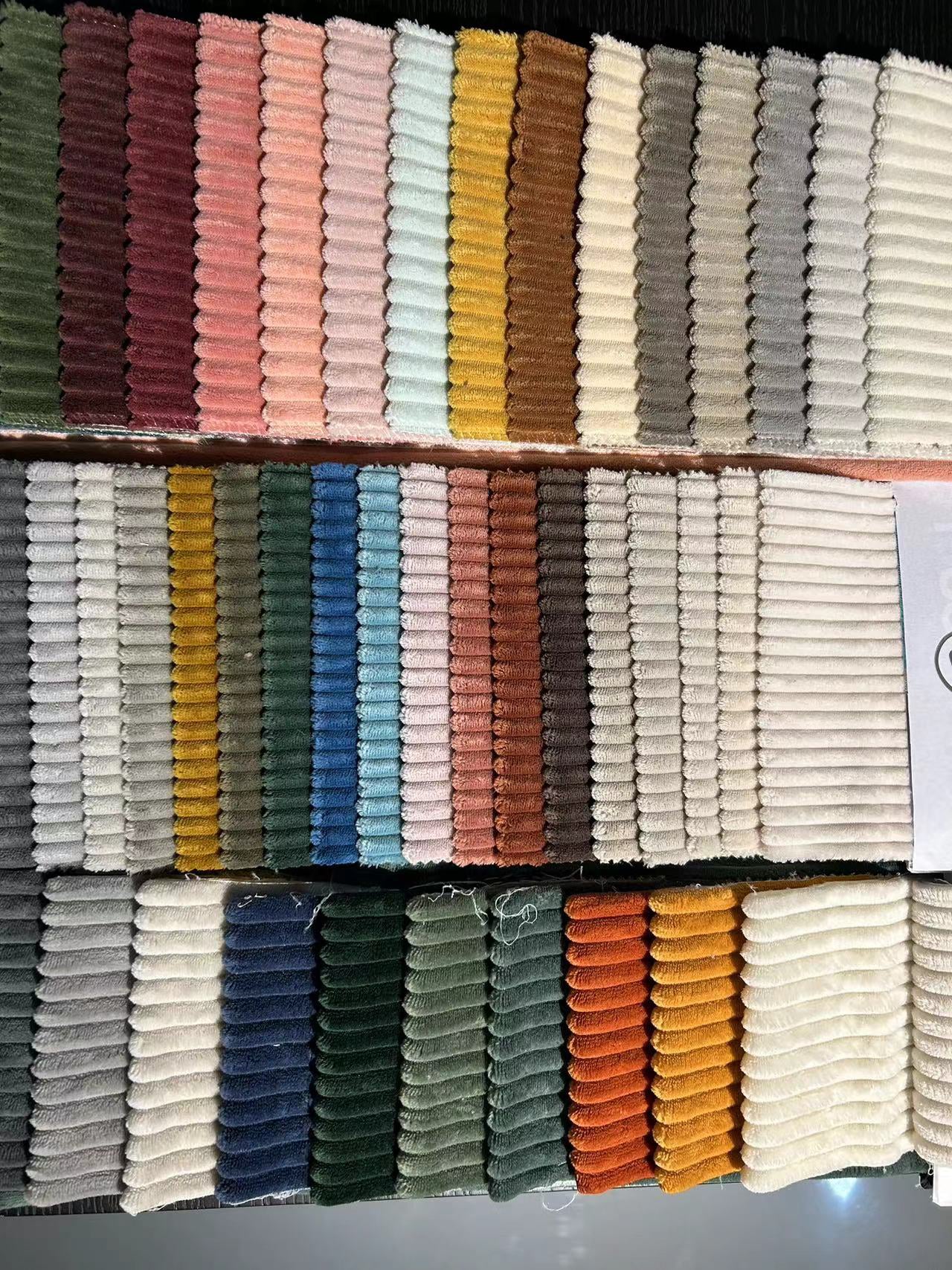 Zweisitzer-Sofa aus weichem Cord