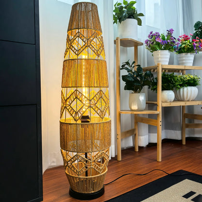 Boho-Stehlampe aus handgeflochtenem Rattan mit LED-Lichtleiste – Eckleselampe
