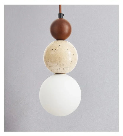 Rustikale Pendelleuchte aus Holz und Stein – Kronleuchter im mittelalterlichen Bauhaus-Stil