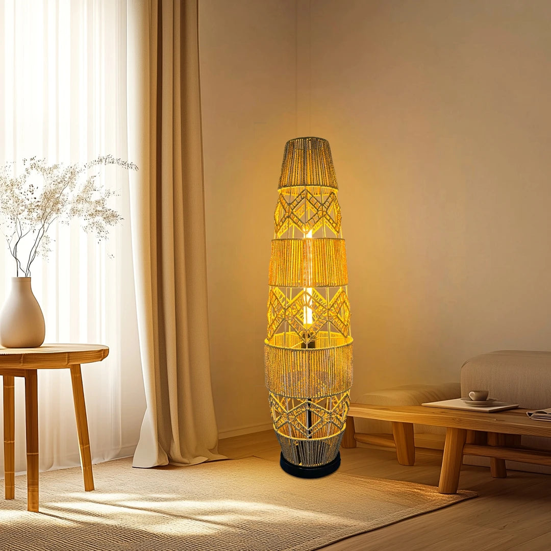 Boho-Stehlampe aus handgeflochtenem Rattan mit LED-Lichtleiste – Eckleselampe